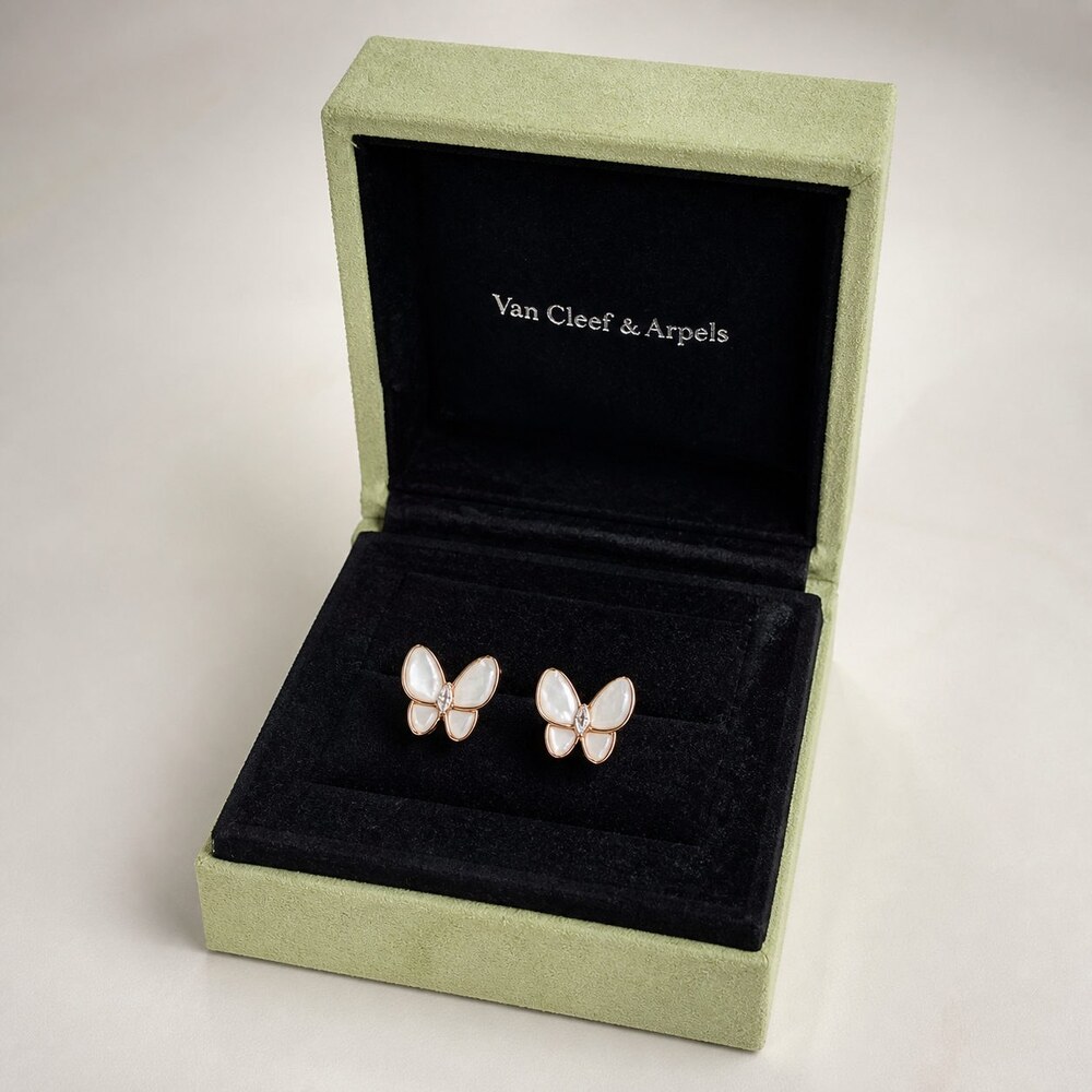 Van Cleef & Arpels Elegant Signature Earrings Style 1 | New with Box - Picture 1 of 9